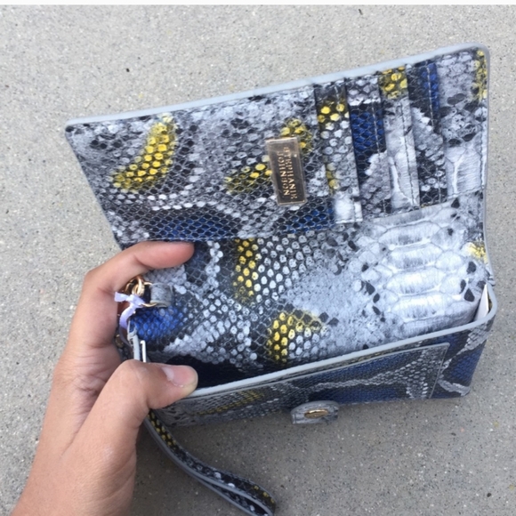 Stephanie Johnson Wristlet - Picture 5 of 5